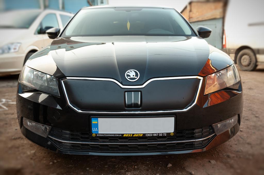 

Зимняя накладка на решетку (верхняя) Глянцевая для Skoda Superb 2015-2024 гг