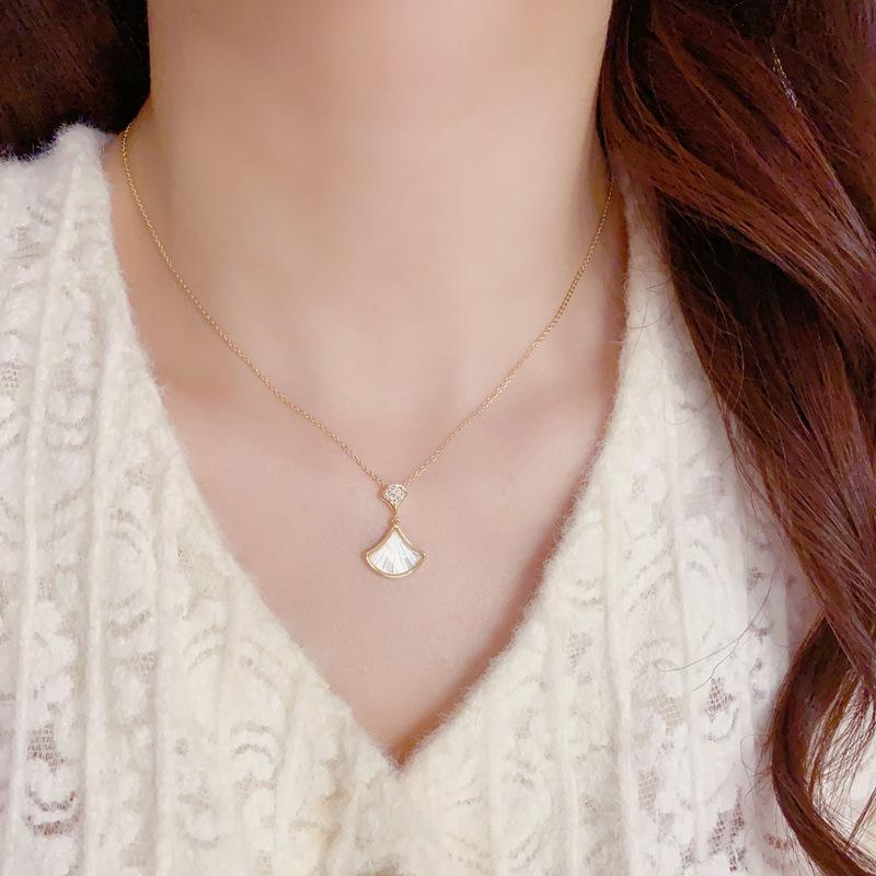 Colier Exquis High-End cu Pandantiv Evantai din Sidef - Accesoriu Versatil de Tip Choker de Lux