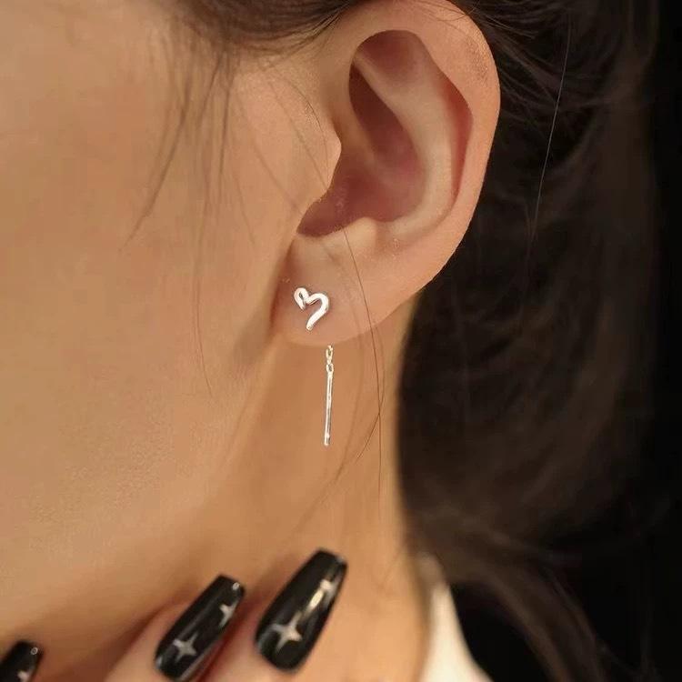 Small Niche Design, Heart-shaped Earrings, Women's Sweet Temperament, Versatile, Simple and Fashionable, Heart-shaped Earrings, Women's Earrings