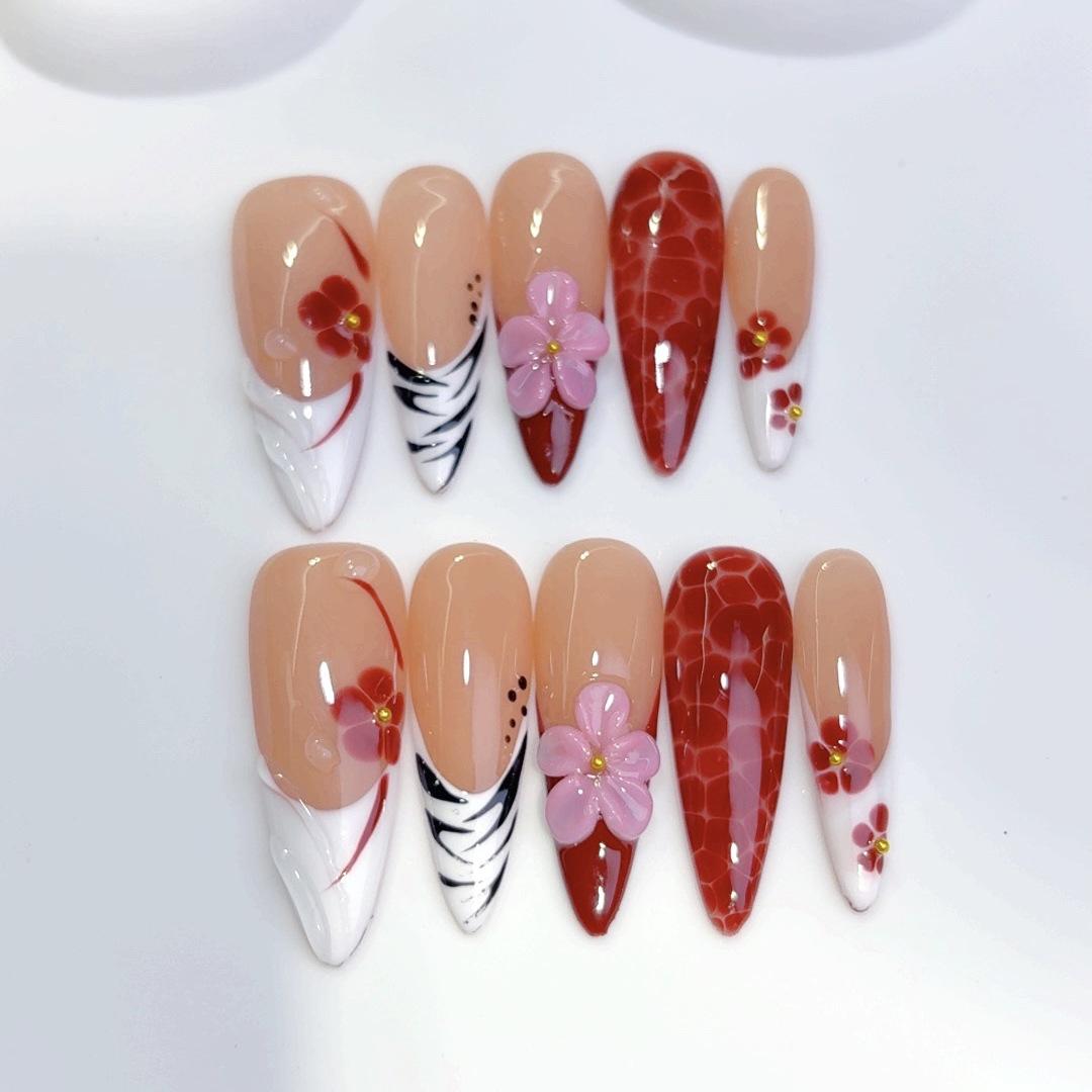 

Long Almond Nail Amber Three-dimensional Carving Autumn and Winter Painting Hand-worn Nail Finished Fake Nail XS
