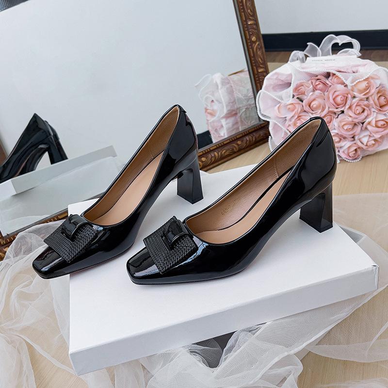 

Туфли на высоком толстом каблуке не утомляют ноги лакированная красная свадебная обувь 2025 новая весенне-осенняя женская обувь французский квадратный носок мелкий вырез 40 чёрный
