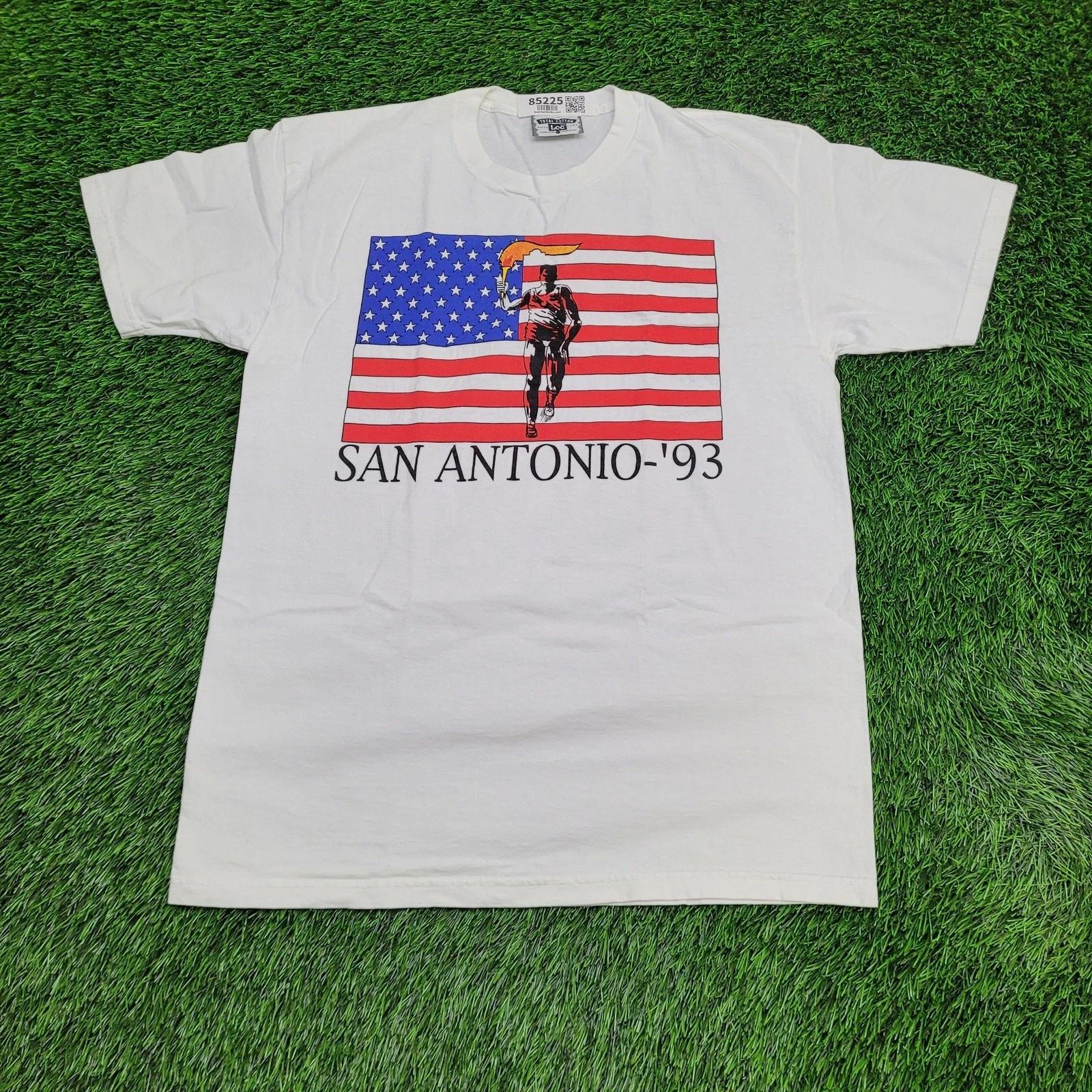 

Vintage 1993 San-Antonio Shirt Large 21x29 US-Flag S