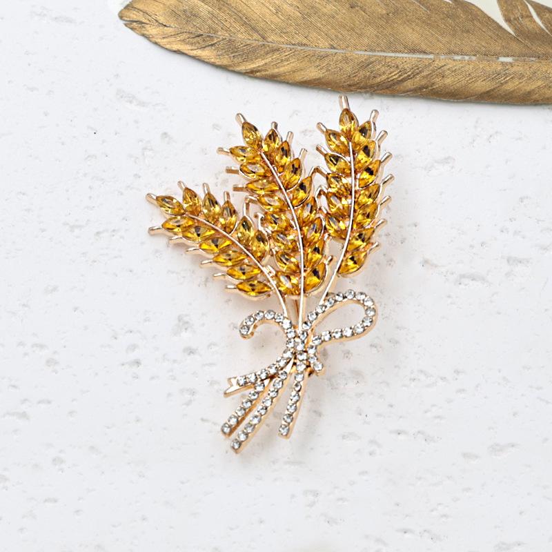 Elegant Gold Wheat Ear Brooch: Women's Anti-exposure Corsage Pin for Suit Coats