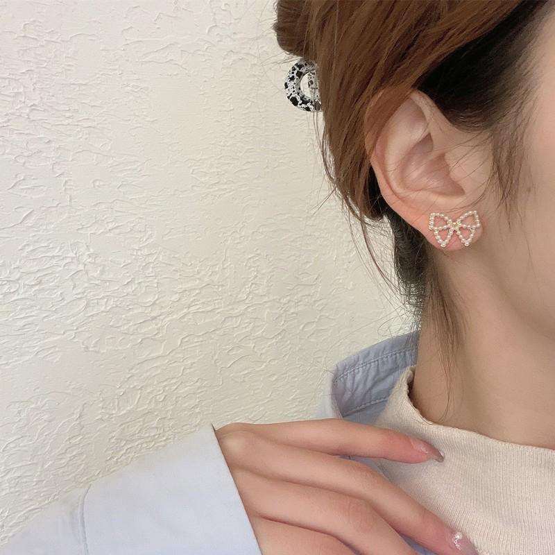 

1Pair Korean Style Vintage Bowknot Pearl Stud Earrings Sweet Temperament Earring