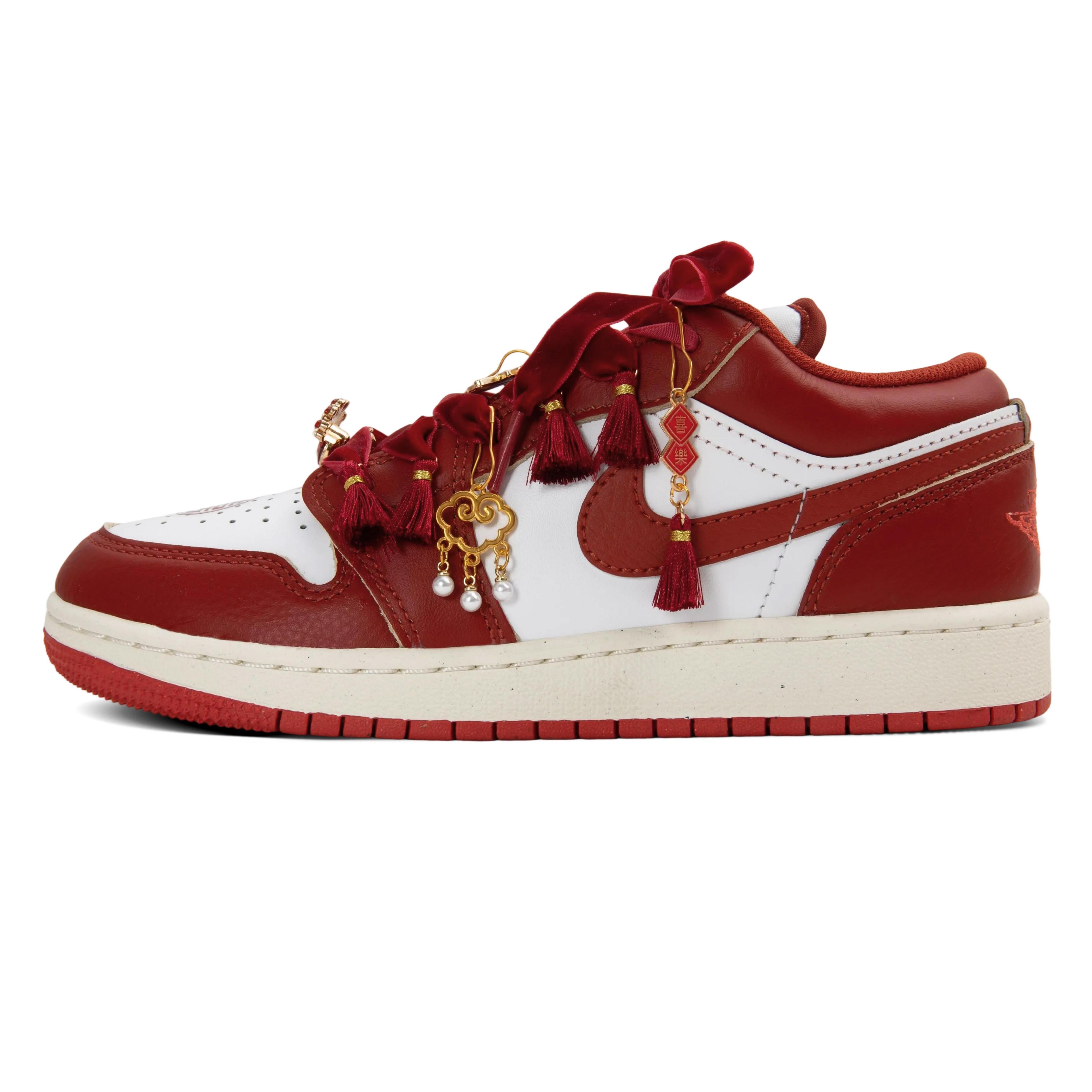 

Jordan Air Jordan 1 Low top Skateboard Shoes Women s Red FJ3465-160(Team1165-) 36.5