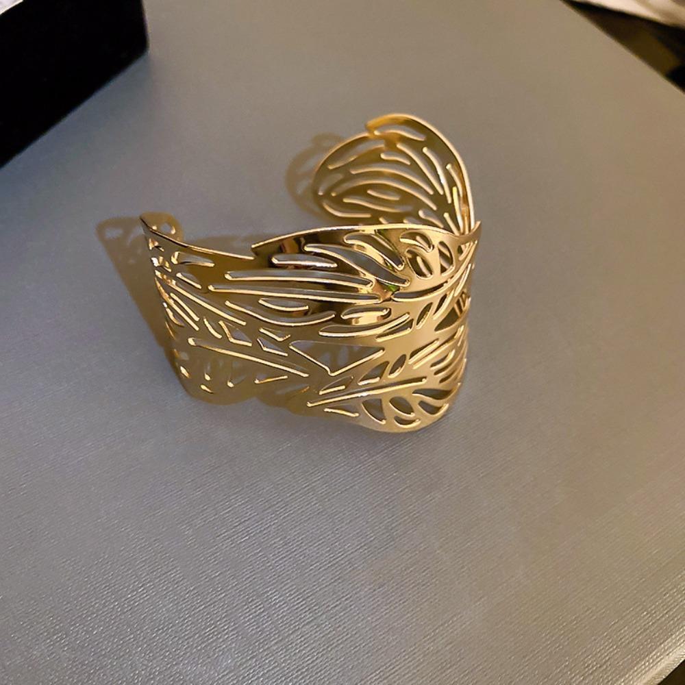 European and American Simple Bracelets, Arm Rings, Niche Cold Wind Temperament Bracelets, High-end Sense and Versatile Jewelry.