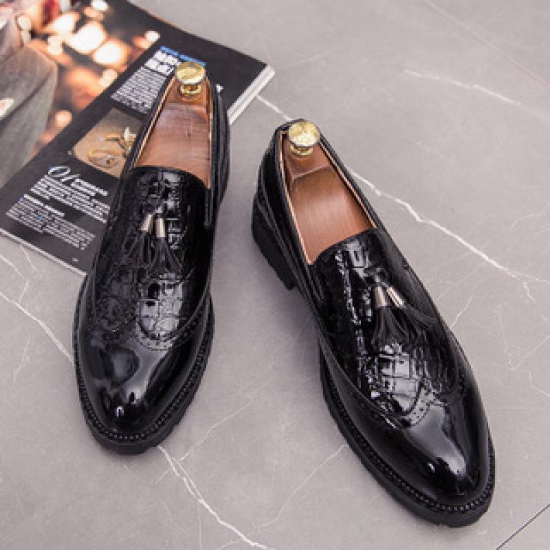 

2025 весна и лето новая мода ретро британский стиль повседневные маленькие кожаные туфли универсальные броги с бахромой большого размера с острым носком 47