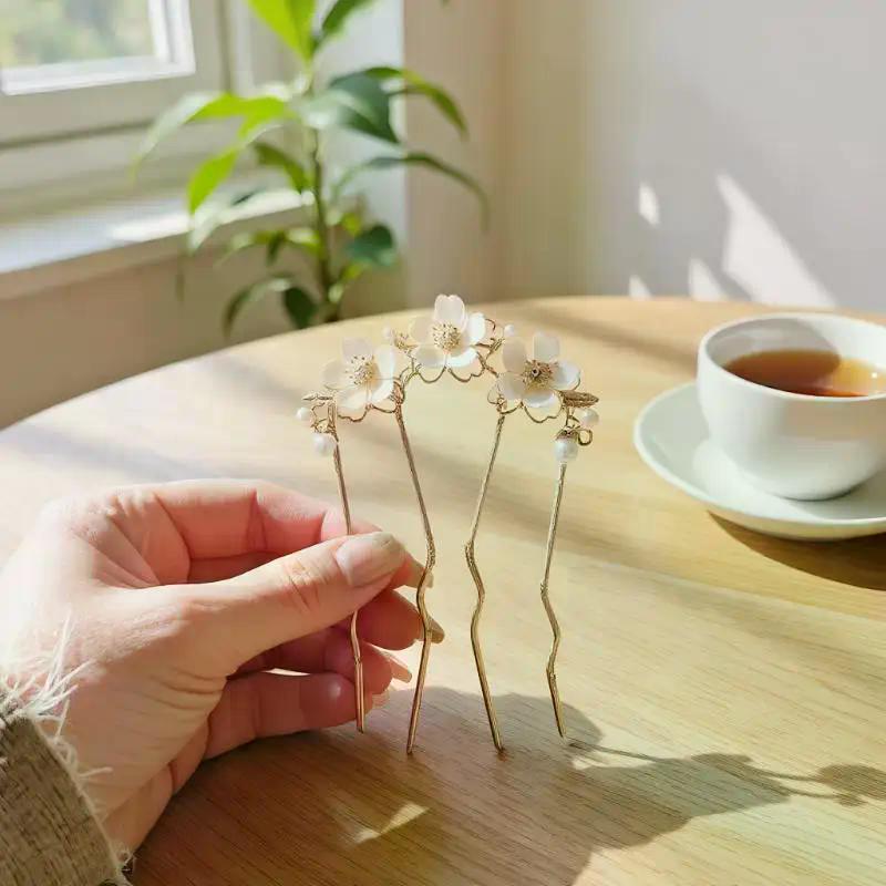 1Pcs Elegant Pearl Flower Hair Combs Pins French Retro Bun Hair Accessories Women Daily U-shaped Hairpin Female Alloy Hair Clasp