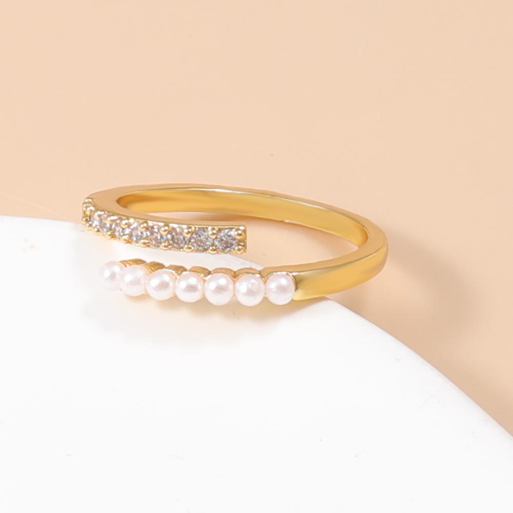 Staggered Pearl and Diamond Gold Ring: Unique Niche Design, Fashion Jewelry.