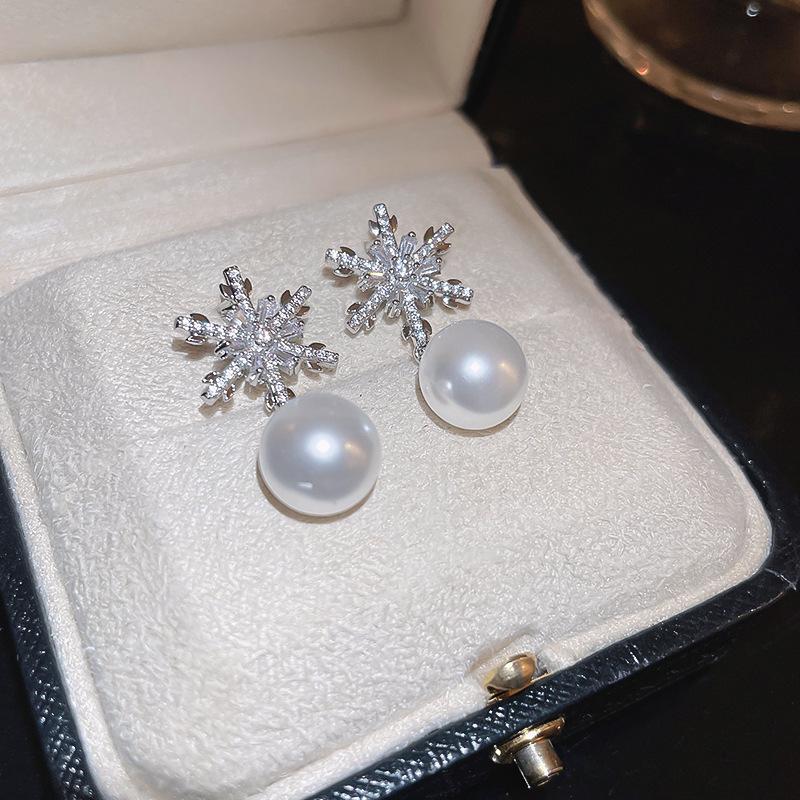 Silver needle red bow snowflake Christmas tree earrings European and American temperament earrings New Year's Christmas earrings women