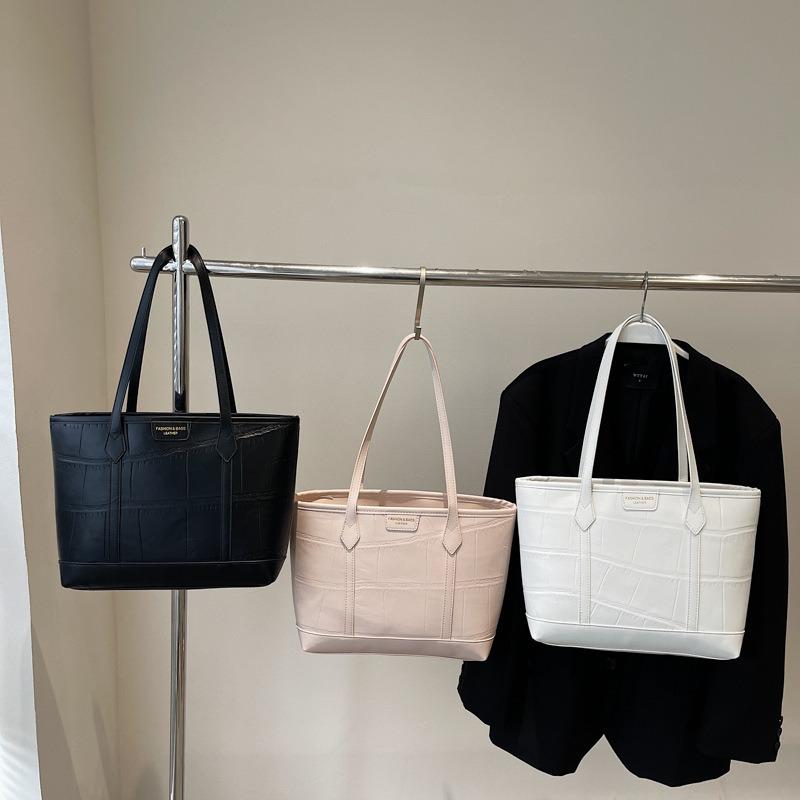 Premium texture large-capacity bag women's new niche design shoulder bag fashionable commuter tote bag