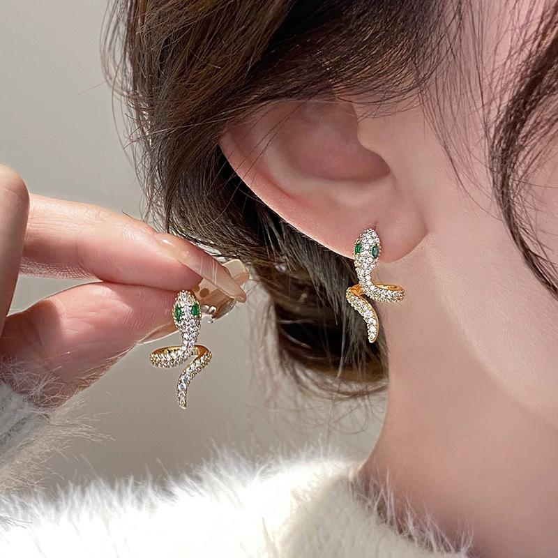 Popular European and American personality snake zodiac year micro-inlaid zircon stud earrings temperament niche ear clips hole-free exquisite earrings