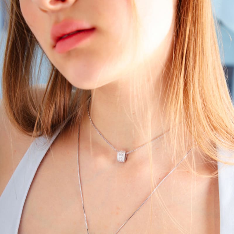 Dfarbe White Gold Natural Moissanite New Carved Necklace