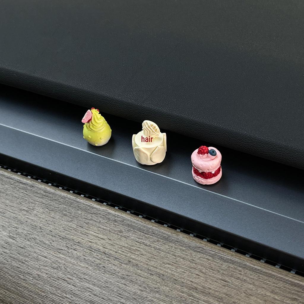 Car-Mounted Cute Cake Ornament: Screen & Interior Decor