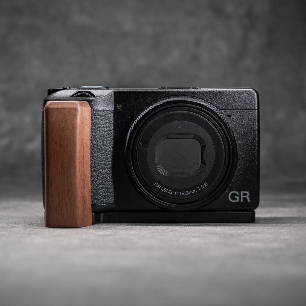 SIUTATDSH Kameragriff für Ricoh GR III/GR3 Kameras, L-förmige Schnellwechselplatte, Massivholzgriff, Stativmontage (Kreidetafel aus Walnussholz)