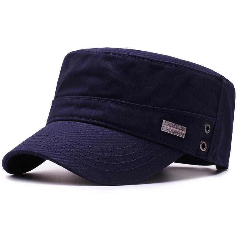 Men's Four-Season Breathable Flat Cap with Metal Logo - Outdoor Fashion Casual Sun Hat.