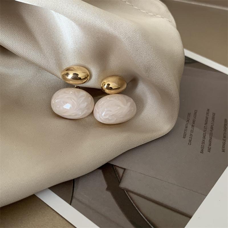 

Vintage Metal Bean Spliced Flat Pearl Drop Earrings for Women Elegant Gold Color Drop Glazed Oval Earring Jewelry Christmas Gift