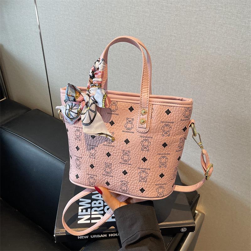 

Сумка премиум-текстуры маленькая женская весенне-летняя универсальная 2025 новая сумка-мессенджер женская нишевая портативная сумка-ведро розовый