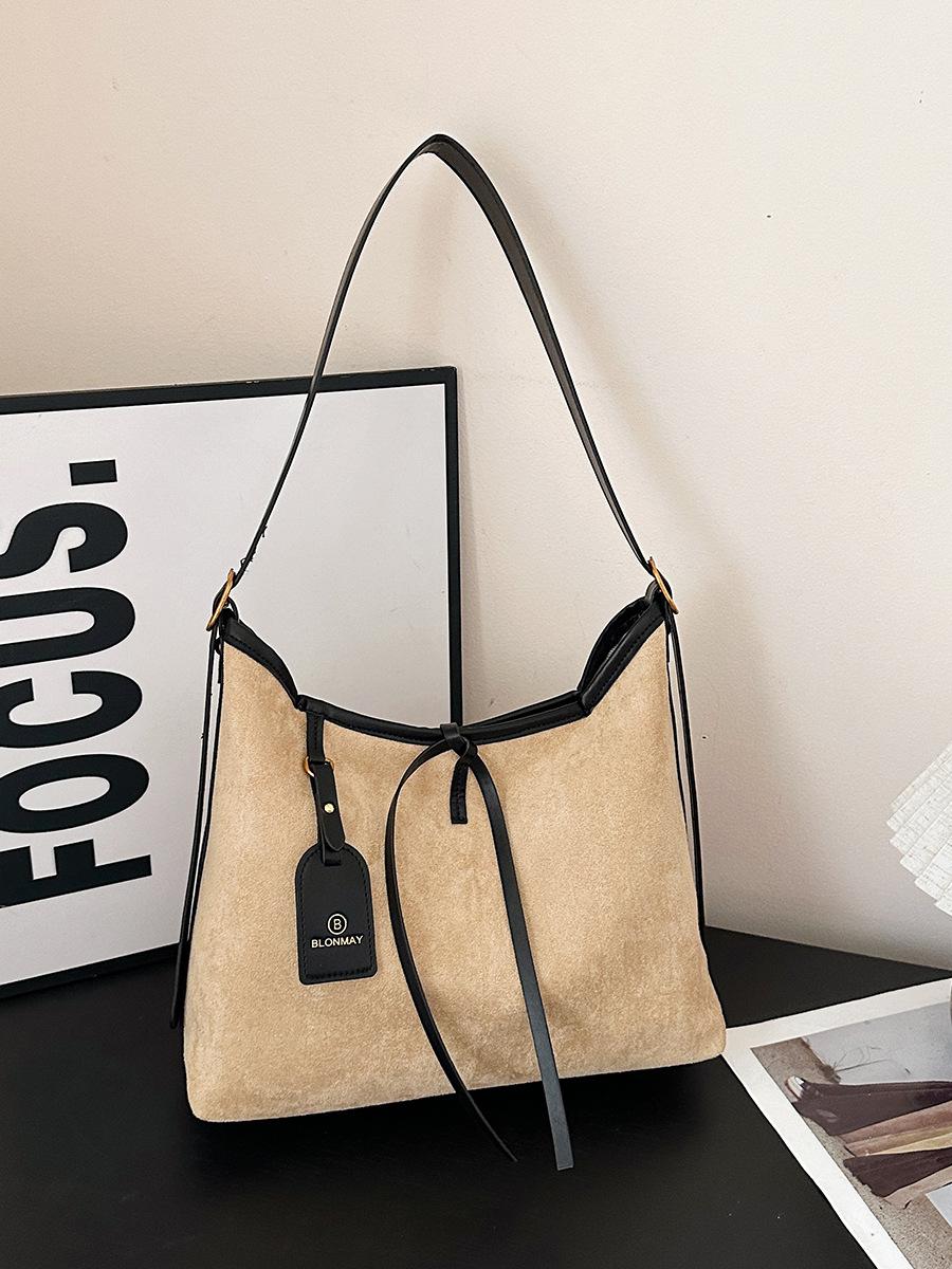 

2025 autumn new women s bag commuter suede Korean version large capacity women s bag shoulder messenger bag tow special bag хакі