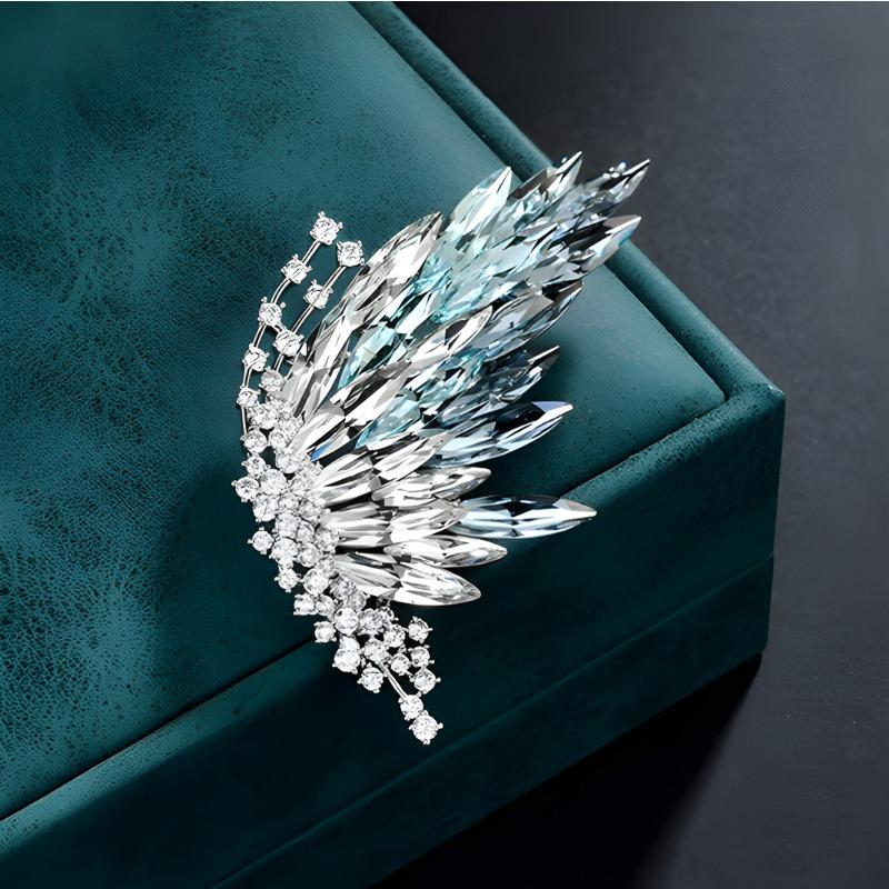 Gradient Crystal Butterfly Brooch, High-end Women's Luxurious Style, Diamond-encrusted Brooch, Niche High-end Sense