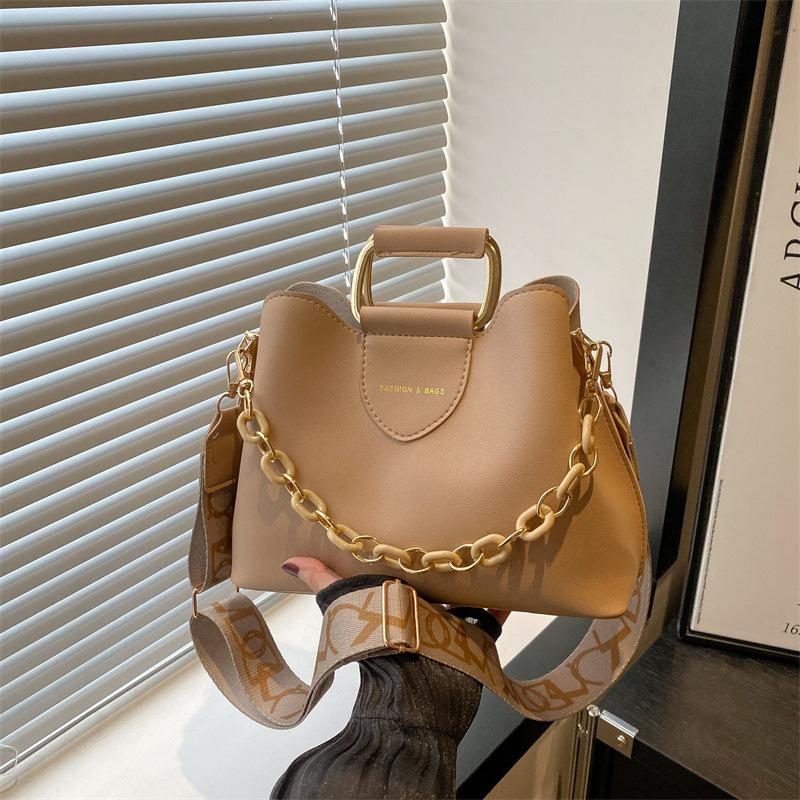 

New solid color atmospheric versatile urban simple niche trend daily commuting chain single shoulder portable messenger bag women хаки