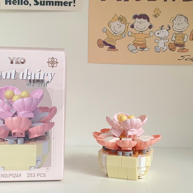 Diamond Horse Flower Block Set: Handmade Eternal Bouquet, Compatible with Lego. Creative Desktop Ornament and Ideal Gift for Girls.