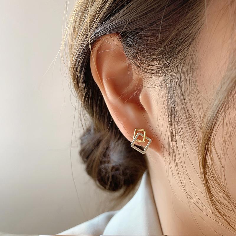 Korean-Inspired 2024 Trendy Women's Winter Niche Stud Earrings - High-End French Style