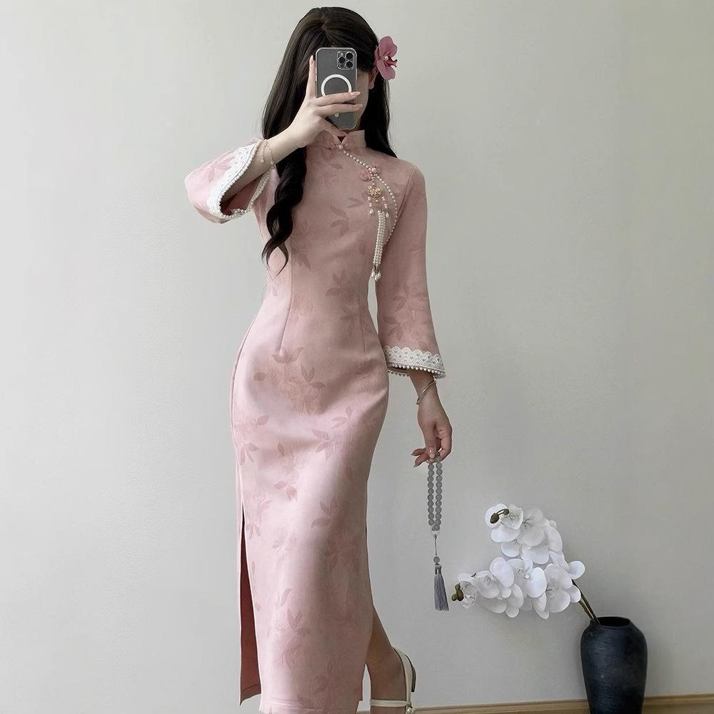 Podzim 2025 Růžový semišový čínský oděv s velkými obrácenými rukávy – Moderní čínský styl pro ženy