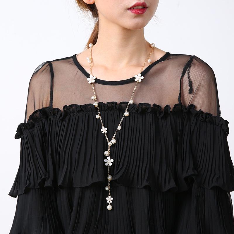 High-Quality Korean Five-Leaf Flower Tassel Necklace - Simple, All-Match Sweater Chain for Autumn/Winter
