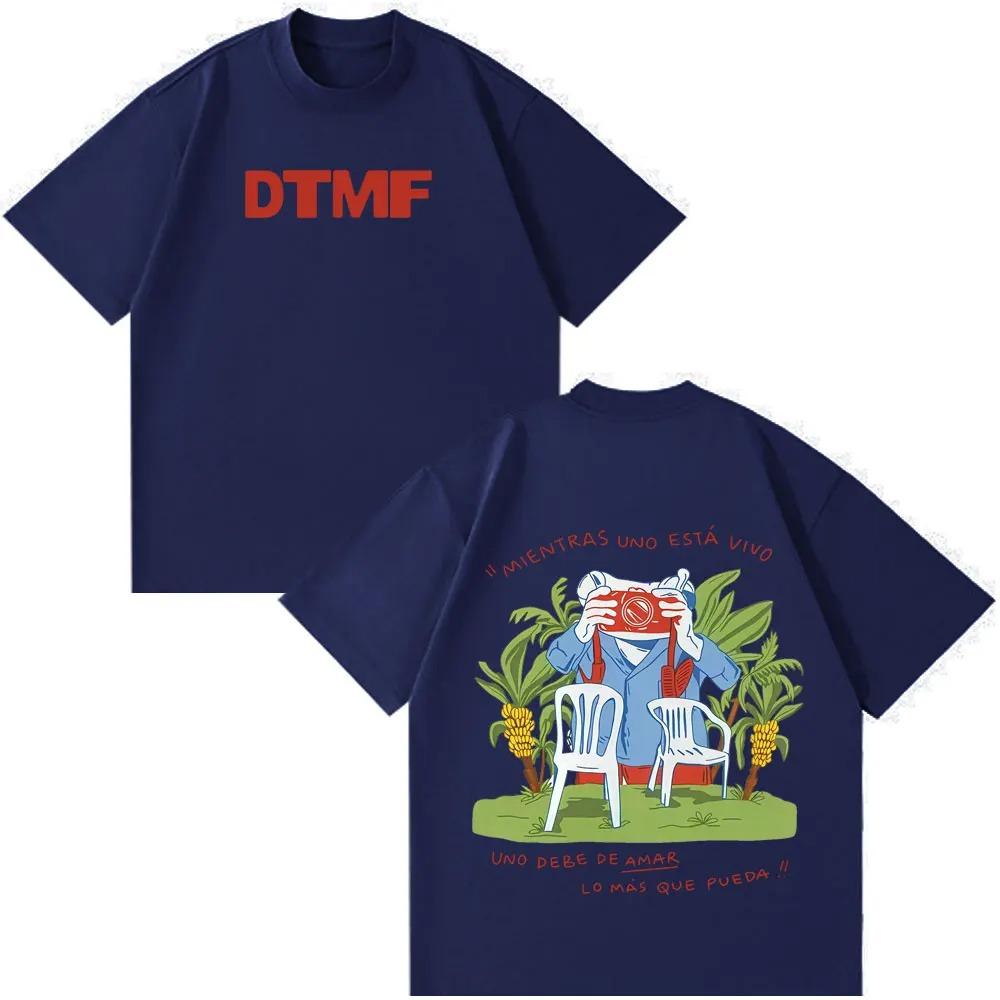Camiseta Negra de Algodón Unisex Estilo Streetwear Inspirada en Bad Bunny con Estampado de Cámara Tropical DTMF y Letras en Español