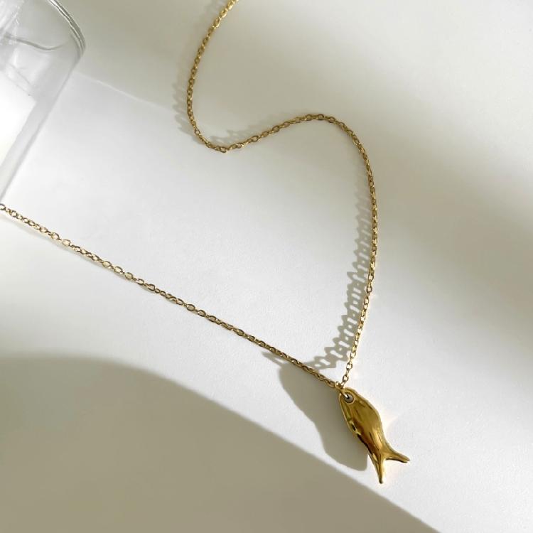 Elegant Adjustable Fish Pendant Necklace Set Sturdy Stainless Steel Chain Jewelry for Women Beach Party Casual Wear