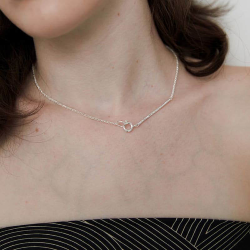 MIDNIGHT MOMENT Stem Thin Necklace