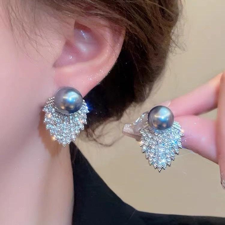 

Элегантные серьги-гвоздики серого цвета во французском стиле для женщин - Нишевая легкая роскошь N1352 No Specifications