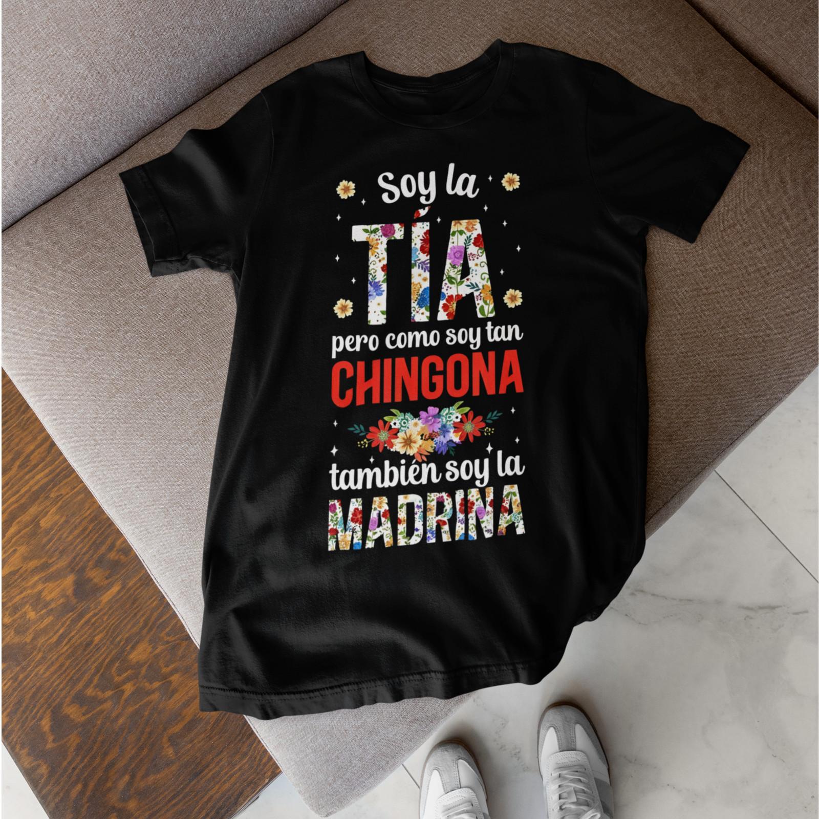 Soy La Tia Chingona Tambien Soy La Madrina Funny Spanish T-Shirt Gift XXL