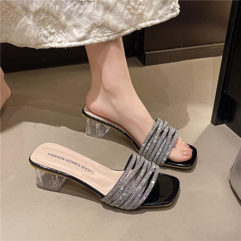 Stunning Rhinestone Open-Toe Chunky Heel Sandals Women's Outdoor Wear 2026 New High-End Sensation Match Skirt One-Strap Slippers