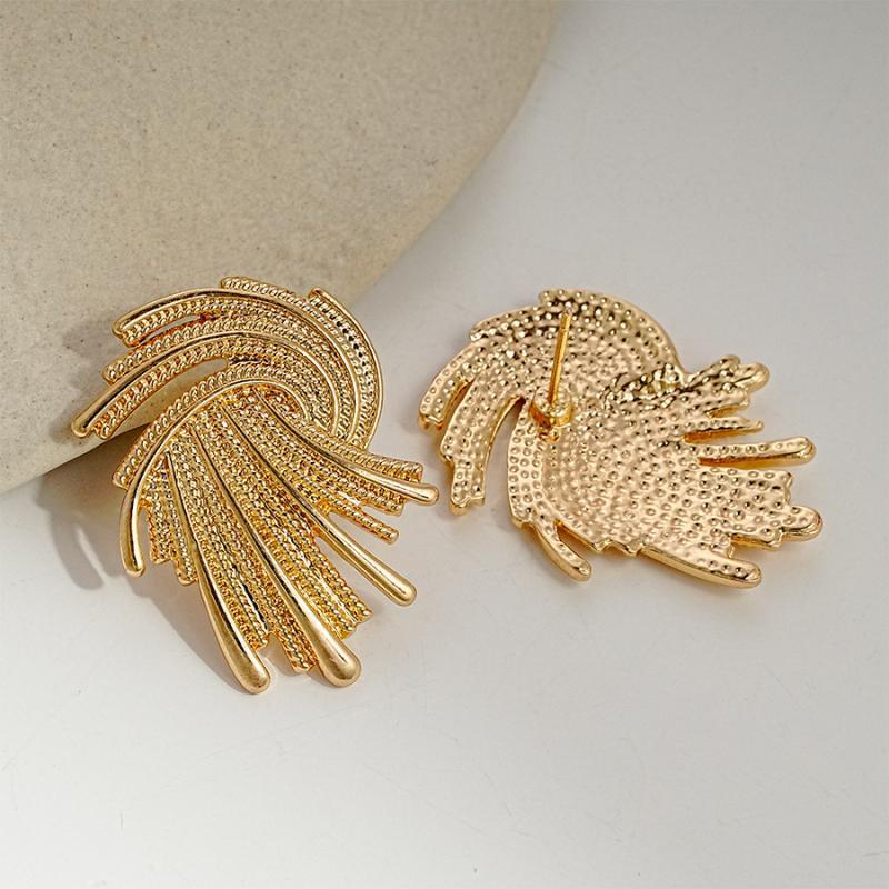 Unique Metal Twist Geometric Big Stud Earrings for Women New Fashion Romantic Gold Color Earrings Jewelry Valentine's Day Gifts
