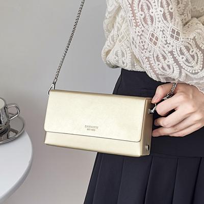 Einfache und trendige Box-Tasche Modische und hochwertige Umhängetasche mit Kette