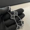 Bracciale in Giada Quadrifoglio – Eleganza Naturale, Fortuna Senza Tempo