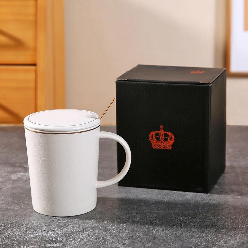 Leichter Luxus Mattschwarze und Weiße Tasse Keramik Souvenir mit Deckel Löffel Paar Wasserbecher Haushalt Keramiktasse Geschenkbox