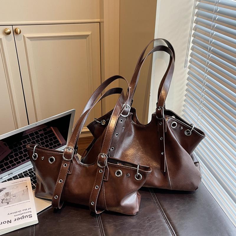 

Retro Rivet Commuter Bag Women s 2025 New Fashion Shoulder Underarm Bag Large Capacity Portable Tote Bag Small кавовий