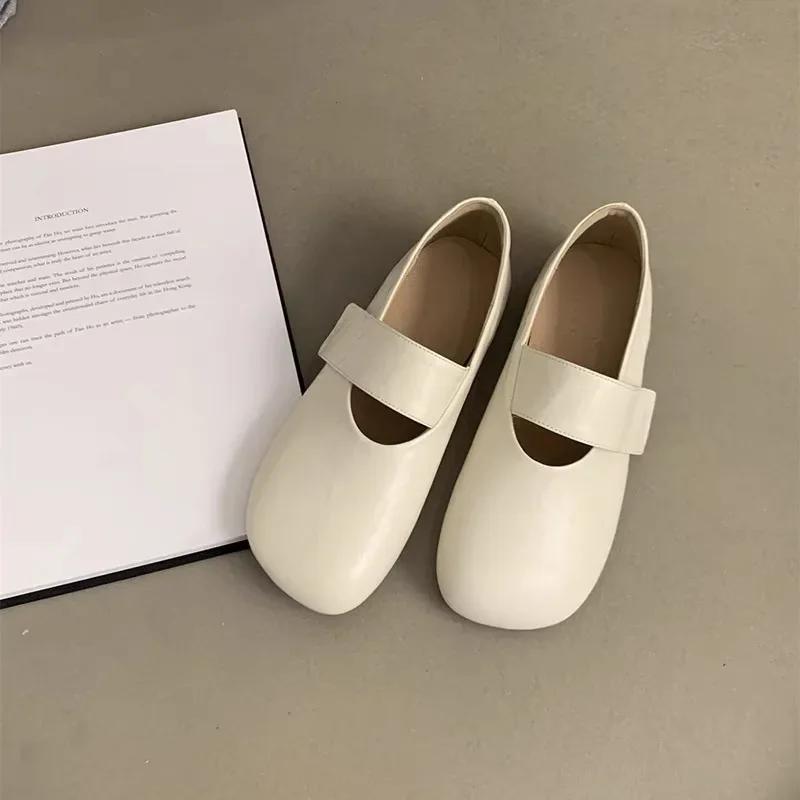 

Модная женская обувь 2024 года, новые женские туфли на плоской подошве с квадратным носком, весна-осень, неглубокие кожаные однотонные туфли на плоской подошве, повседневные, удобные, офисные женские туфли 40 покинуть белый