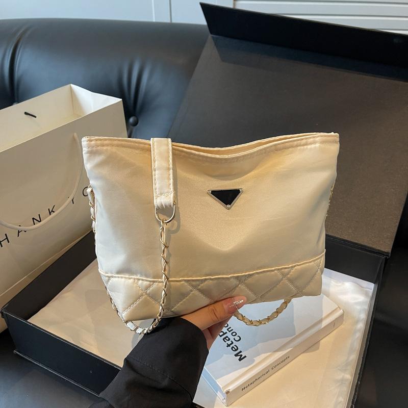 2025 New Versatile Women's Shoulder Bag Chain Women's Bag Large Capacity Rhombus Crossbody Bag Wandering Tote Bucket Bag