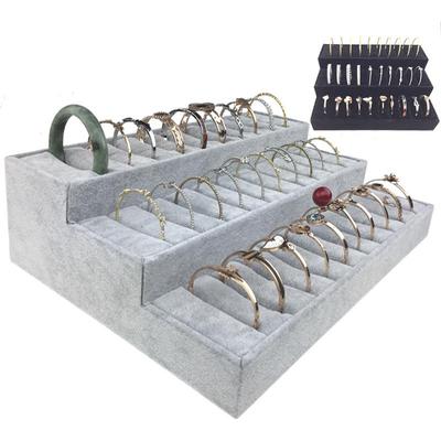 Sametový stojan na šperky na prsteny a náramky - Lichoběžníkový tvar se zlatými a stříbrnými akcenty