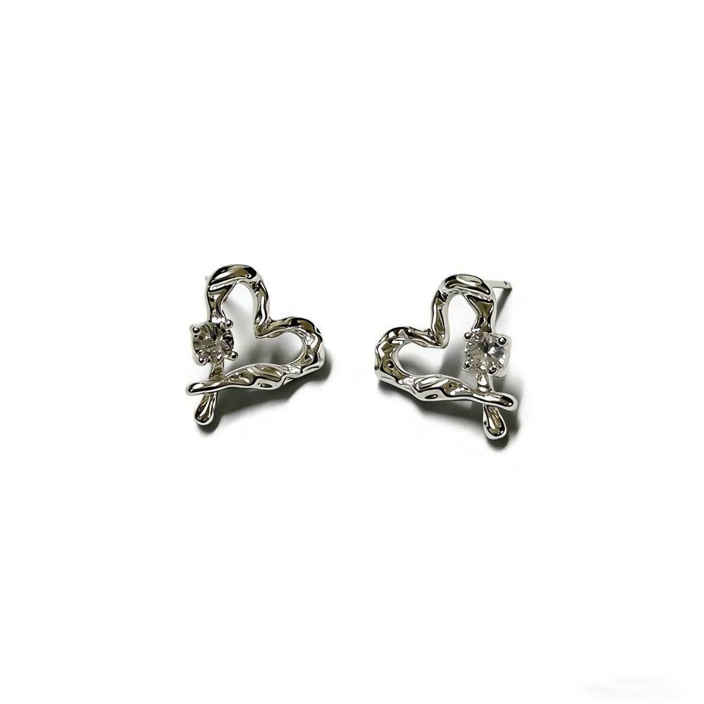 Korean Zirconia Heart Stud Earrings: Light Luxury, Fashionable, Versatile.