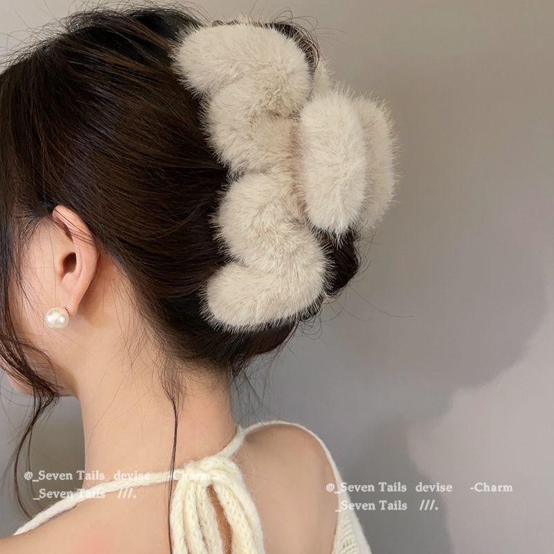 Large Plush Hair Claw Women For Thick Hair Autumn Winter Popular Shark Clip Niche Design Back Head Updo Hair Accessories