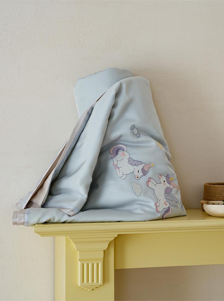 Cute Embroidered Lyocell Tencel Soybean Fiber Washable Machine Washable Summer Cool Quilt - Dreams as Horses