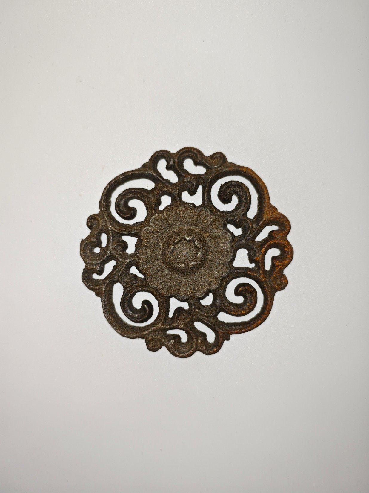 European Cast Iron Decorative Flower Badges with 24K Gold Finish for Indoor/Outdoor Use Other