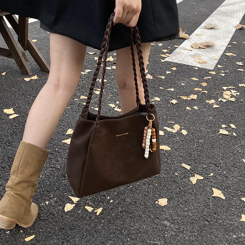 Large Capacity Bag Women's 2025 New High-end Retro Shoulder Autumn and Winter Versatile Women's Shoulder Bag