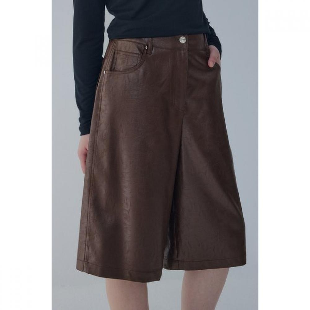 VOV Glossy Coated Bermuda Pants 7156330003