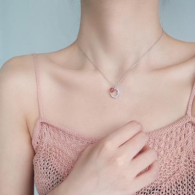 Skies of The Moon Strawberry Crystal Necklace for Women's New Temperament Sweet Collarbone Chain Niche